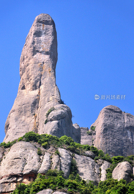 位于西班牙加泰罗尼亚塔拉亚蒙特塞拉特山的“El Cavall Bernat”岩石顶峰